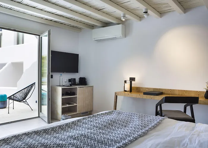 מלון Lyo Boutique 4*